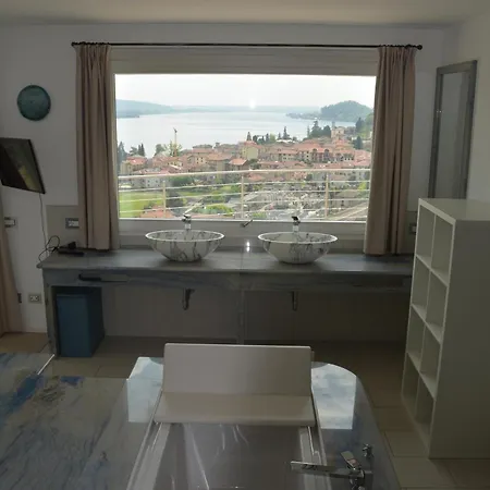 Il Girasole 아파트 메이나